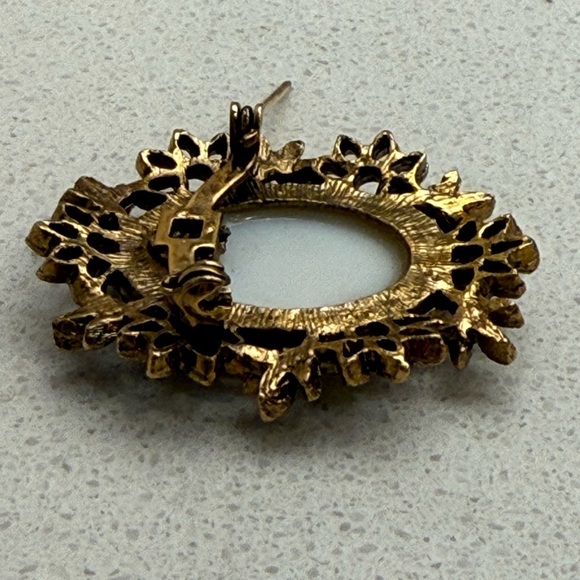 Vintage Rose Cameo Brooch Gold Tone Ceramic - Picture 5 of 6